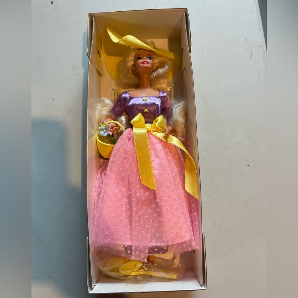 Avon Barbie spring blossom, Barbie first in the series NIB